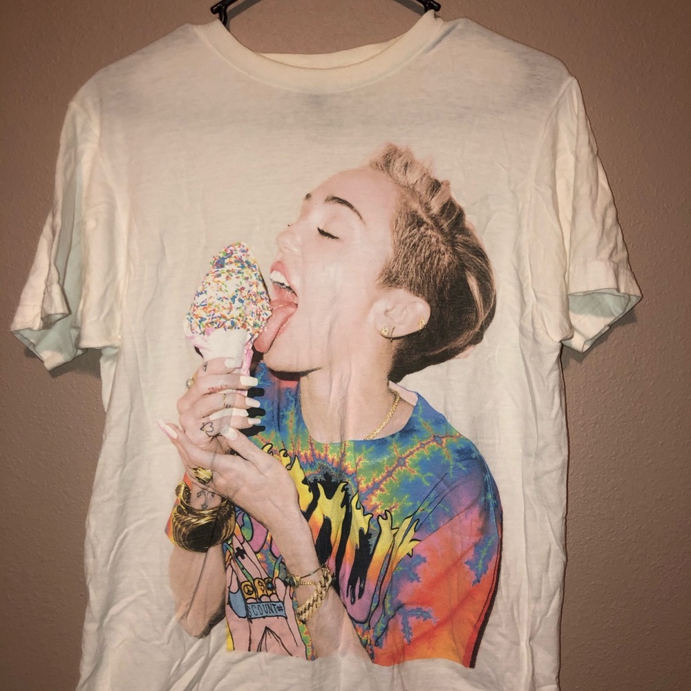 Miley Cyrus Bangerz tour shirt